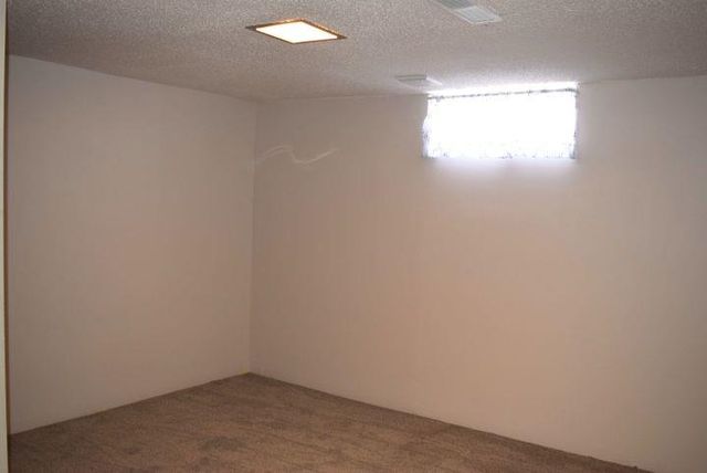 424 N Park Ave, Valley Center, KS 67147