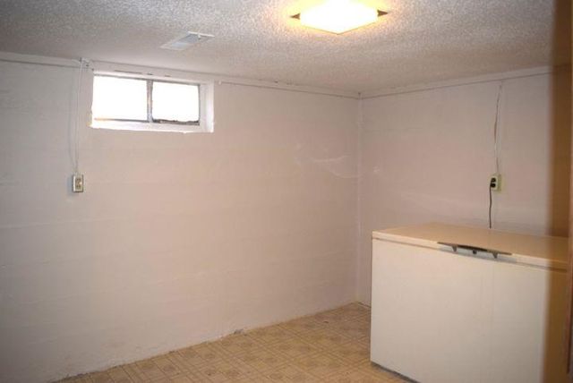 424 N Park Ave, Valley Center, KS 67147