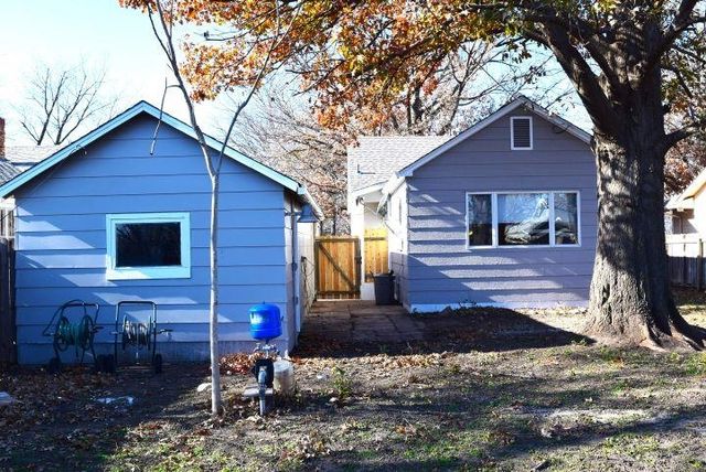 424 N Park Ave, Valley Center, KS 67147