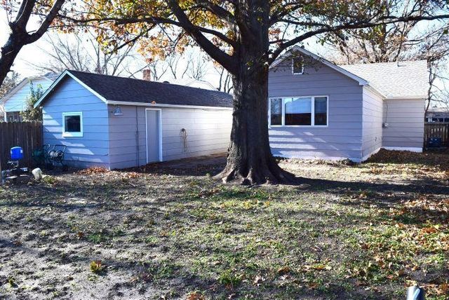 424 N Park Ave, Valley Center, KS 67147