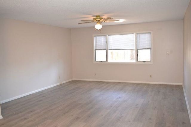 424 N Park Ave, Valley Center, KS 67147