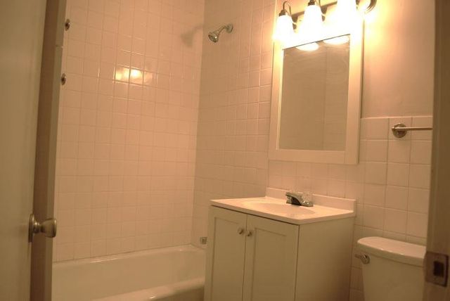 424 N Park Ave, Valley Center, KS 67147