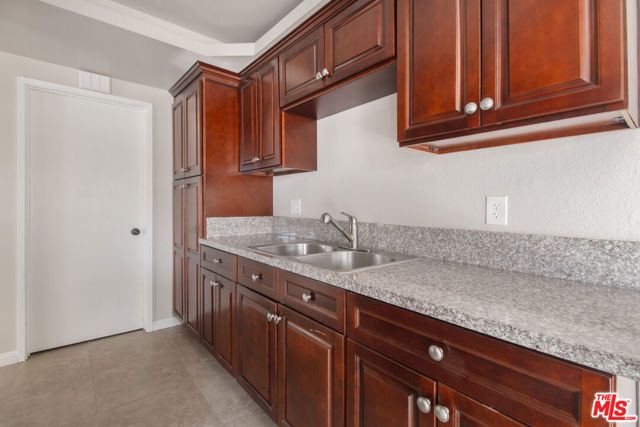 1423 W 7th Street, Upland, CA 91786