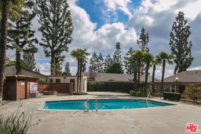 1423 W 7th Street, Upland, CA 91786