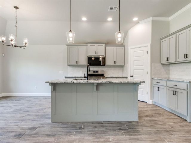 9416 NW 75th Street, Yukon, OK 73099