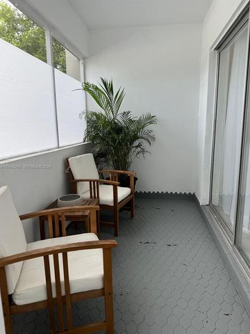 330 SE 2nd St 104F, Hallandale Beach, FL 33009