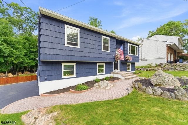81 Elba Ave, Hopatcong Boro, NJ 07843