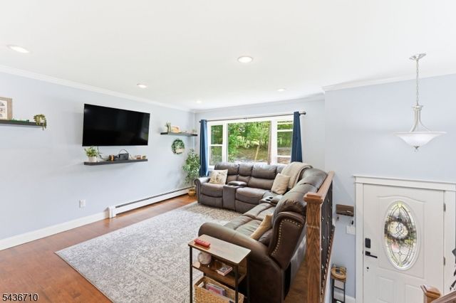 81 Elba Ave, Hopatcong Boro, NJ 07843