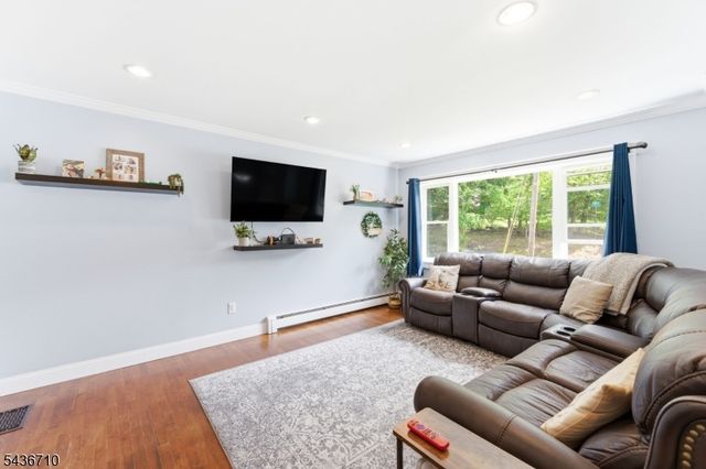 81 Elba Ave, Hopatcong Boro, NJ 07843