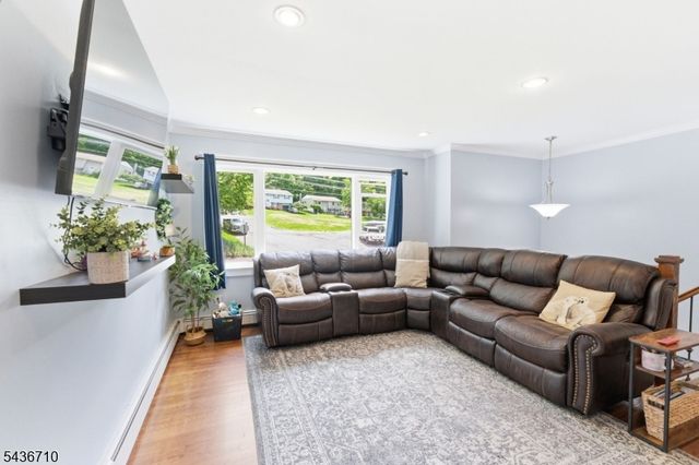 81 Elba Ave, Hopatcong Boro, NJ 07843