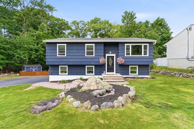 81 Elba Ave, Hopatcong Boro, NJ 07843
