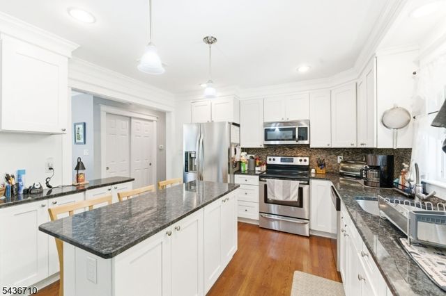 81 Elba Ave, Hopatcong Boro, NJ 07843