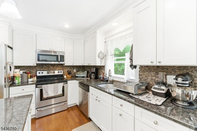 81 Elba Ave, Hopatcong Boro, NJ 07843