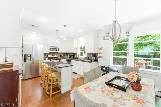 81 Elba Ave, Hopatcong Boro, NJ 07843