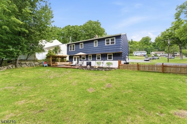 81 Elba Ave, Hopatcong Boro, NJ 07843
