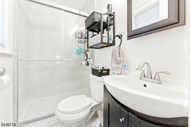 81 Elba Ave, Hopatcong Boro, NJ 07843