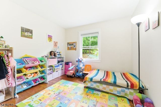 81 Elba Ave, Hopatcong Boro, NJ 07843