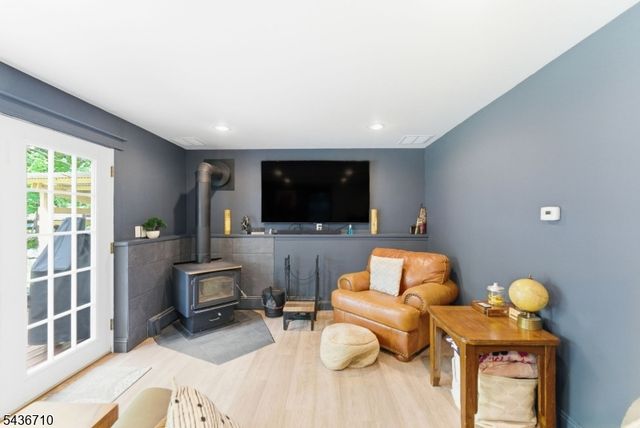 81 Elba Ave, Hopatcong Boro, NJ 07843