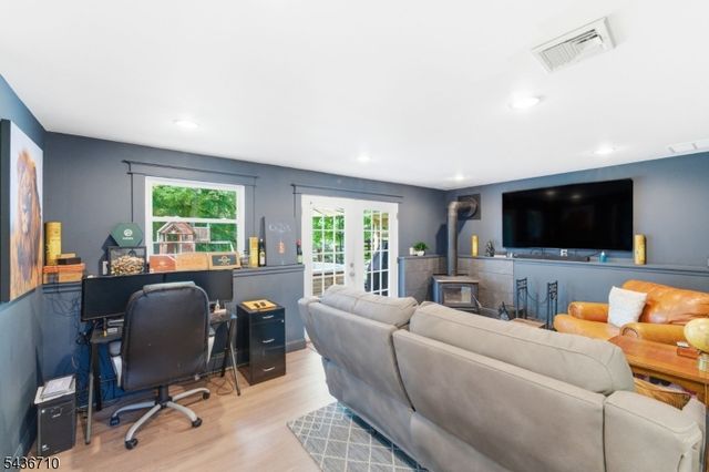 81 Elba Ave, Hopatcong Boro, NJ 07843