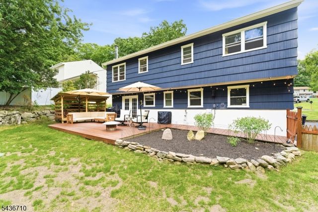 81 Elba Ave, Hopatcong Boro, NJ 07843