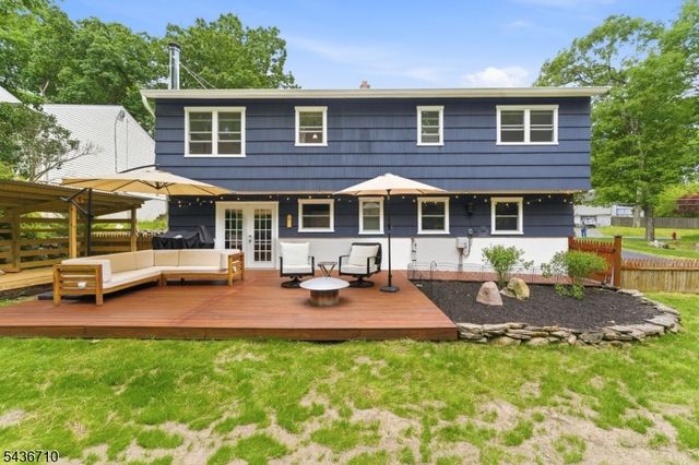 81 Elba Ave, Hopatcong Boro, NJ 07843
