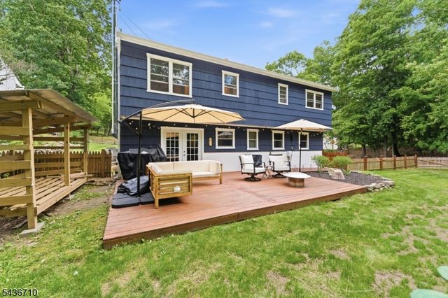 81 Elba Ave, Hopatcong Boro, NJ 07843