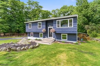 81 Elba Ave, Hopatcong Boro, NJ 07843