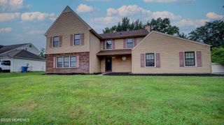16 Nashua Drive, Marlboro, NJ 07746