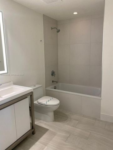 2000 Metropica Way 2006, Sunrise, FL 33323