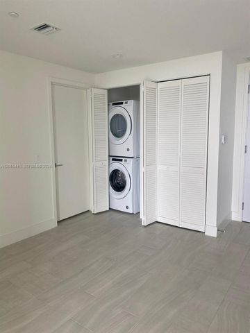 2000 Metropica Way 2006, Sunrise, FL 33323