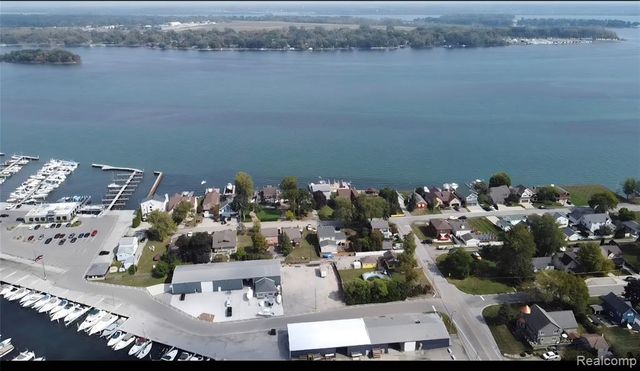 29223 Adams Drive, Gibraltar, MI 48173