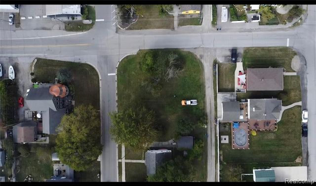 29223 Adams Drive, Gibraltar, MI 48173