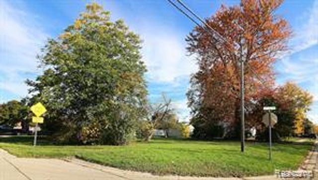 29223 Adams Drive, Gibraltar, MI 48173