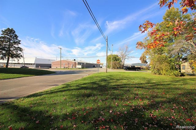 29223 Adams Drive, Gibraltar, MI 48173