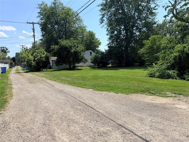 29223 Adams Drive, Gibraltar, MI 48173