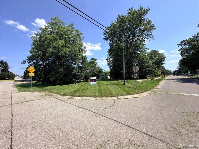 29223 Adams Drive, Gibraltar, MI 48173