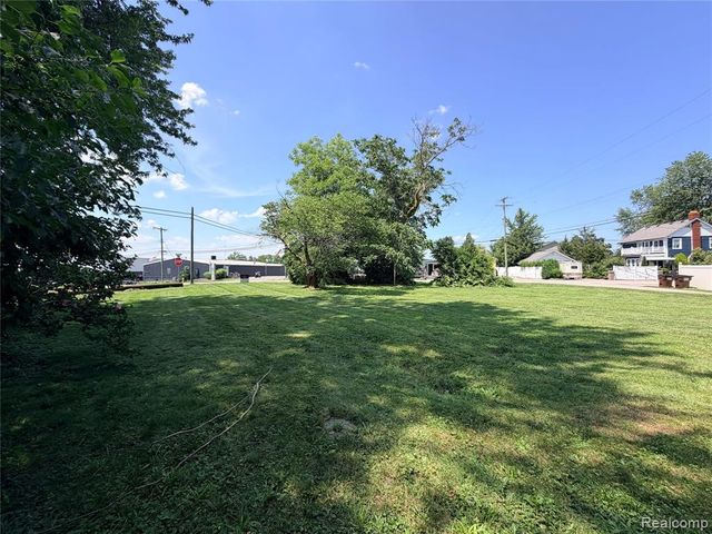 29223 Adams Drive, Gibraltar, MI 48173