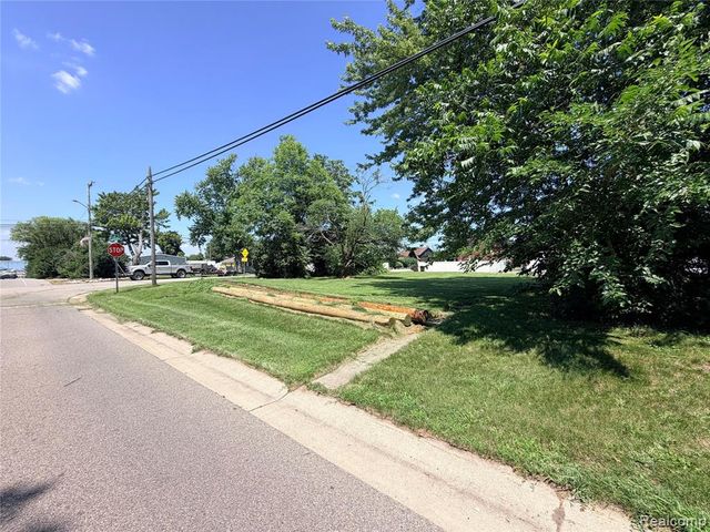 29223 Adams Drive, Gibraltar, MI 48173