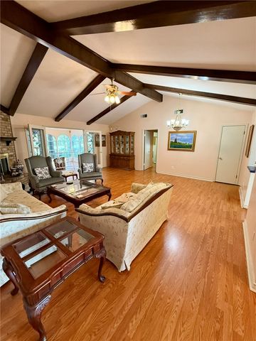 40 Golfview Drive, Hilltop Lakes, TX 77871