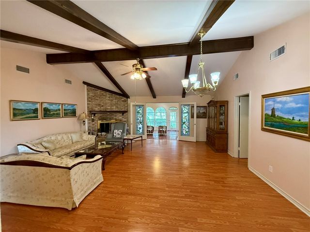 40 Golfview Drive, Hilltop Lakes, TX 77871