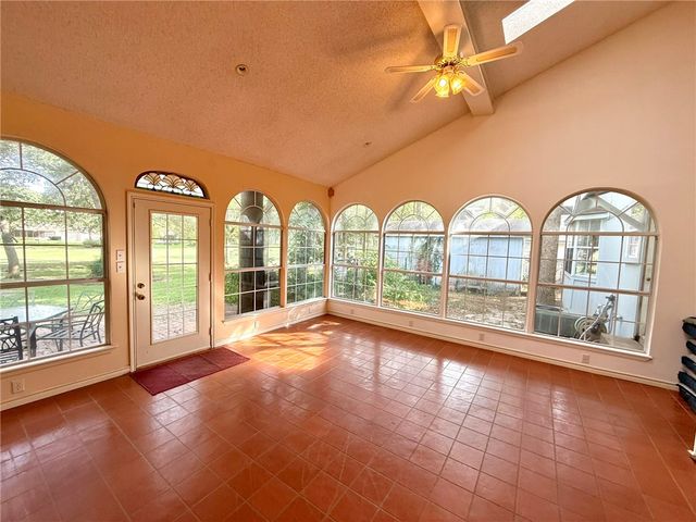 40 Golfview Drive, Hilltop Lakes, TX 77871