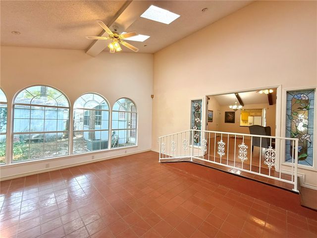 40 Golfview Drive, Hilltop Lakes, TX 77871