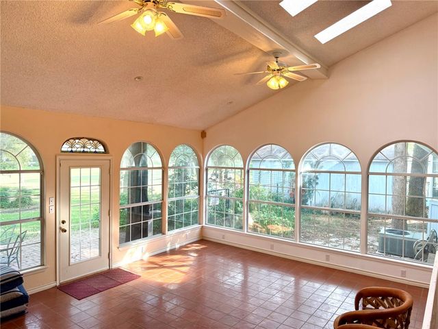 40 Golfview Drive, Hilltop Lakes, TX 77871