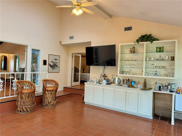 40 Golfview Drive, Hilltop Lakes, TX 77871