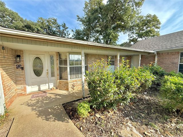 40 Golfview Drive, Hilltop Lakes, TX 77871