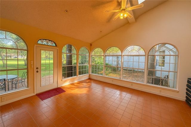 40 Golfview Drive, Hilltop Lakes, TX 77871