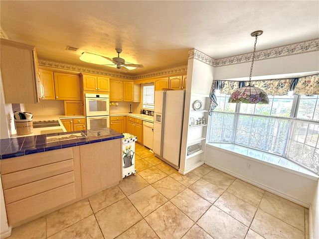 40 Golfview Drive, Hilltop Lakes, TX 77871