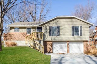 305 Westminister Road, Blue Springs, MO 64014