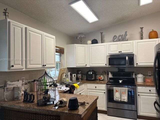 317 NW 109th Ave, Pembroke Pines, FL 33026