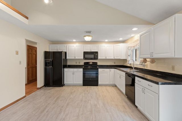12 Marion Ave, Beverly, MA 01915